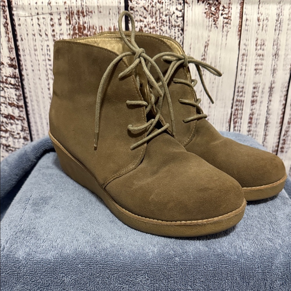 Eddie Bauer Olive‎ Lace-Up Wedges